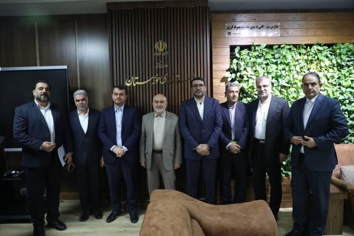 استاندار | اقتصاد معاون وزیر اقتصاد و دارایی در دیدار با استاندار خوزستان مطرح کرد: انتقال حسابهای شرکتهای نفت و پتروشیمی به خوزستان تا نیمه امسال اجرایی میشود