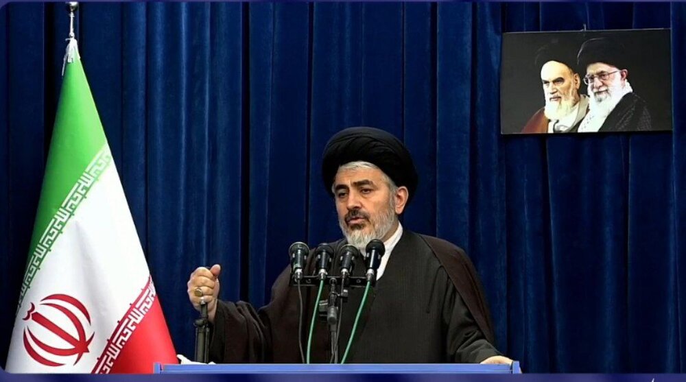 معلمان تلاش کنند برای جامعه مفید باشند
