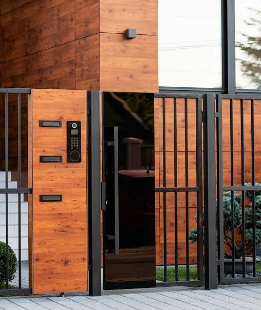 نقش قفل های برقی و سیستم های کنترل تردد در ارتقای امنیت درب لابی